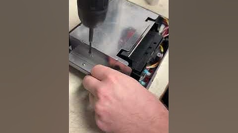 Fixing an NES with Paul