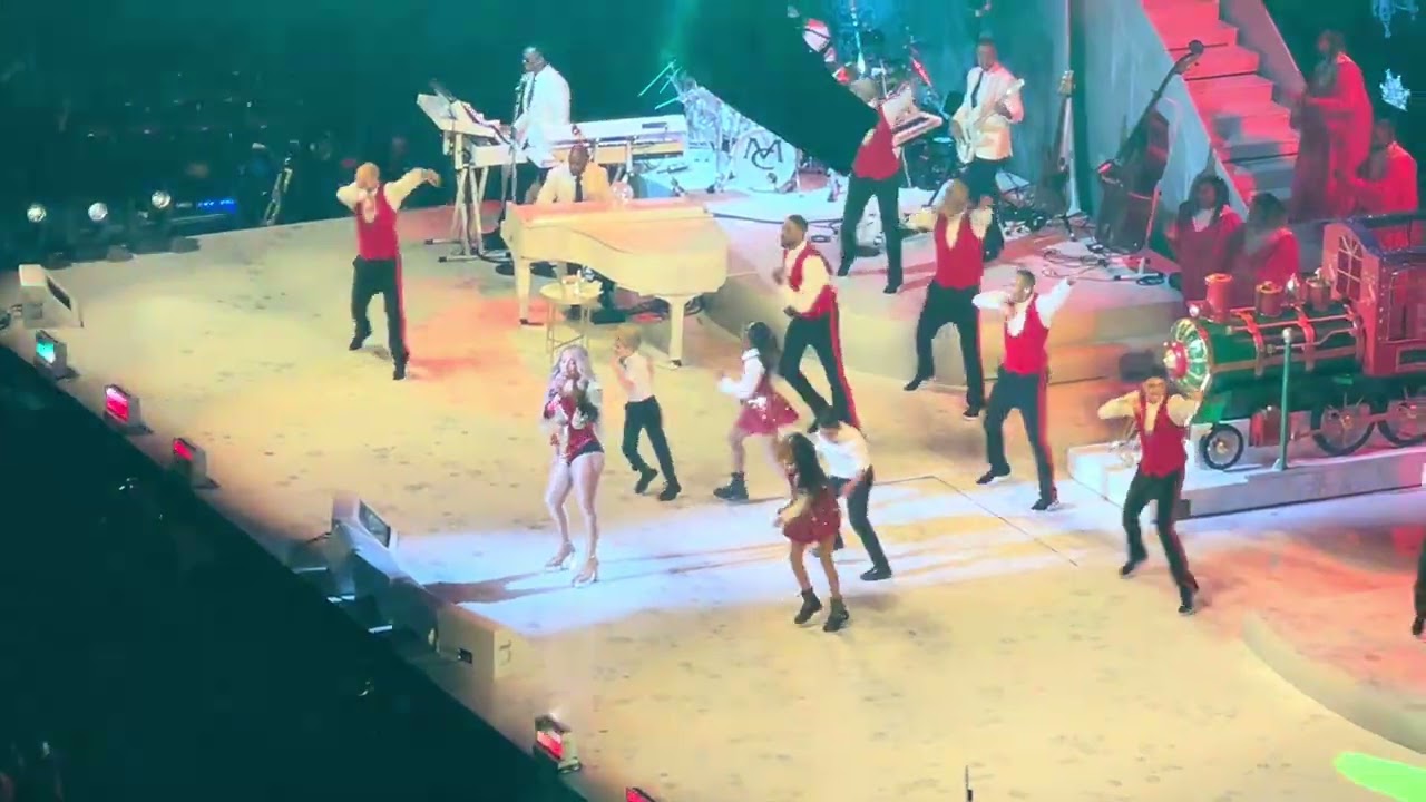 Mariah Carey - All I Want for Christmas Is You | Merry Christmas One And All 2023 in Chicago