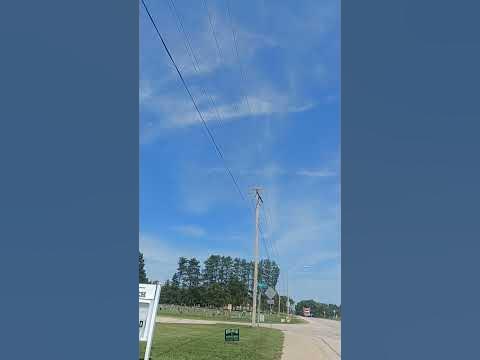 Peterbilt dump truck honking its horn - YouTube