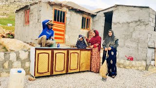 Painting in nomadic style: the art of Abu Dharr and his family