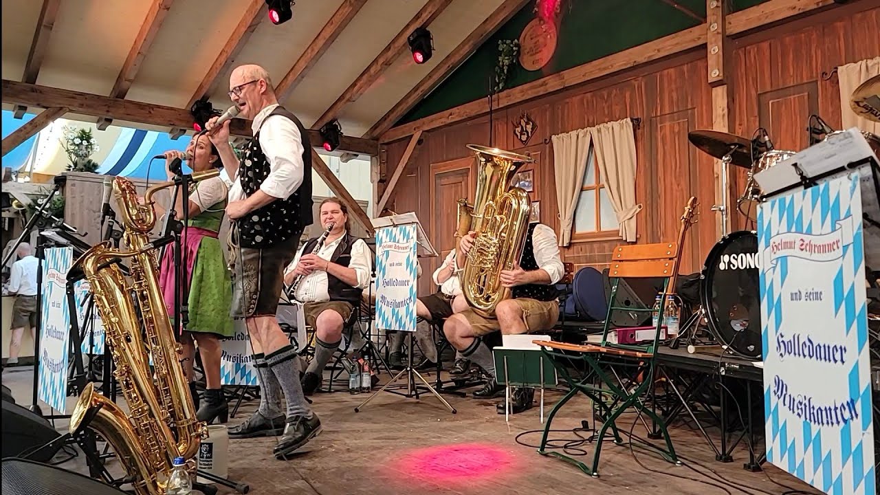 Münchner/Munich Oktoberfest 2024 / Dort tief Im Böhmerwald-Helmut