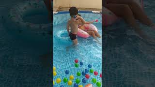 Dia De Piscina Com Meu Irmão
