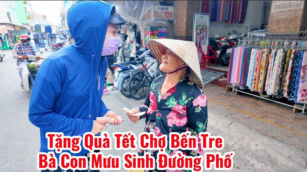 Tặng Quà Tết Cho Bà Con Mưu Sinh Đường Phố Bến Tre