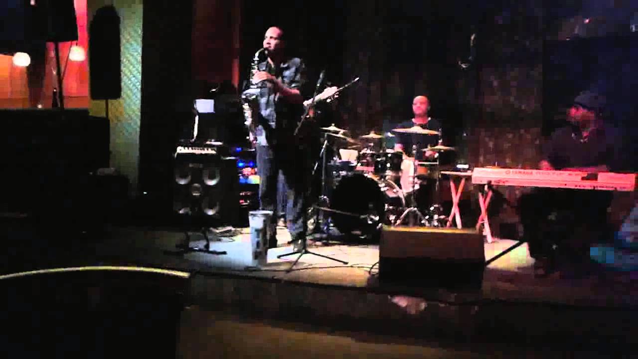 Smoove-Funk At Buttons (Addison) playing (Best in me and Love of my ...