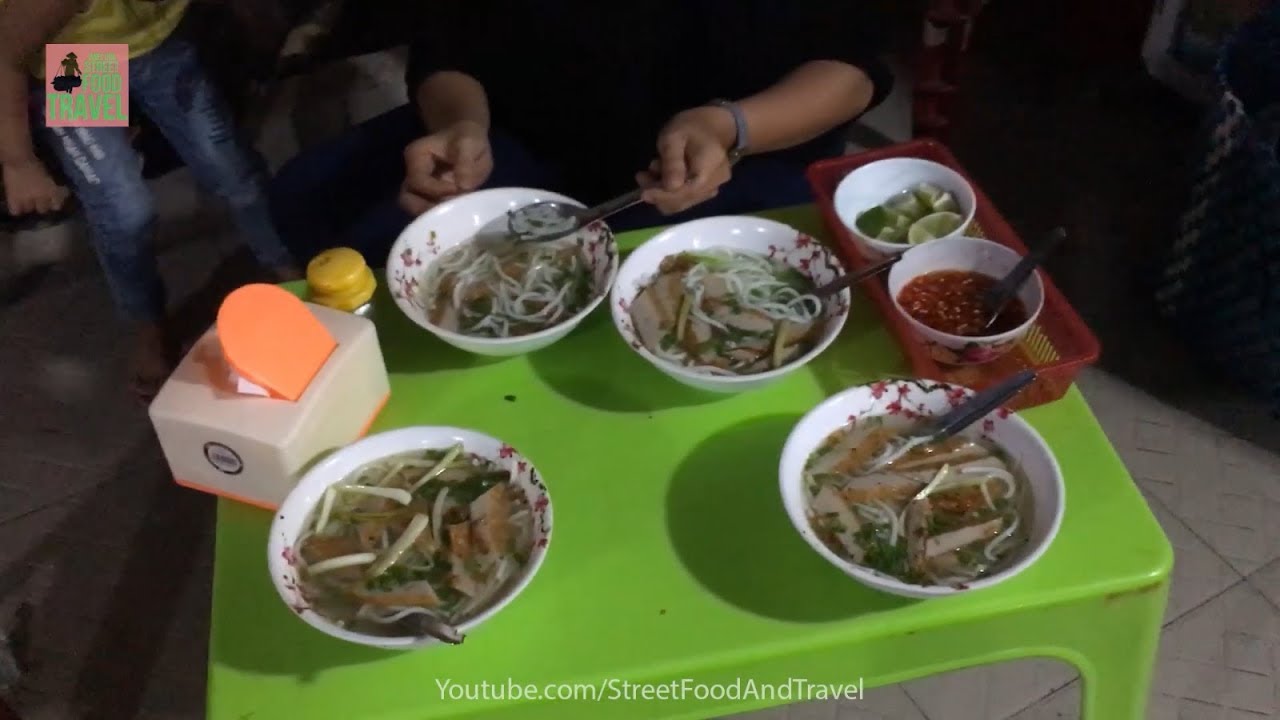 Street Food Vietnam 2019 Fish Udon Noodle Soup / Bánh Canh Chả Cá | Street Food And Travel