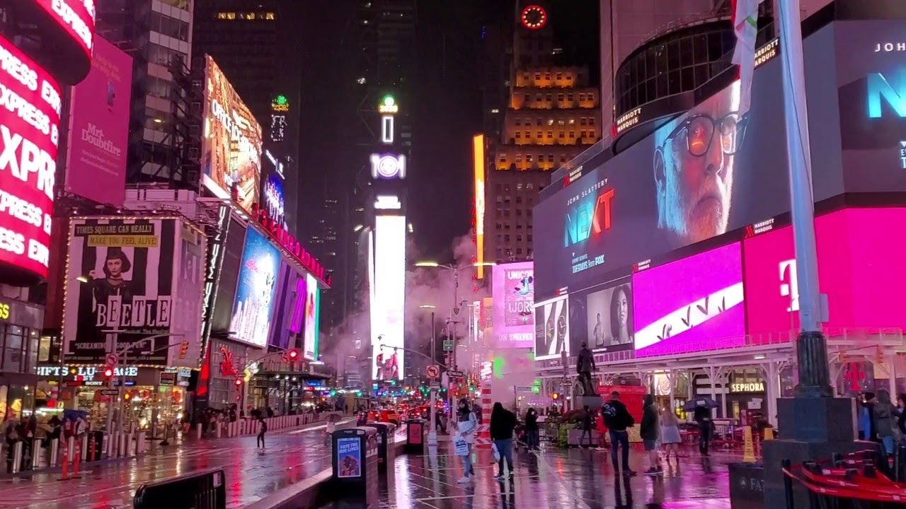walking-around-times-square-at-night-in-new-york-city-01