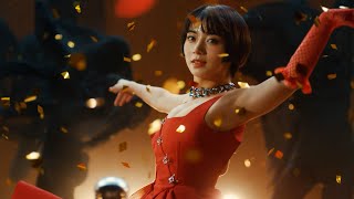 池田エライザ、真っ赤なドレスでライブパフォーマンス！オーディエンスを魅了　シーバスリーガルTVCM第2弾「自分に正直に」篇