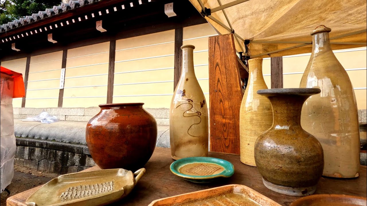 「4K」Flea market  1 hour Kyoto,Japan | 北野天満宮の「初天神」 骨董・古道具、アンティーク小物 蚤の市｜小雪と雨