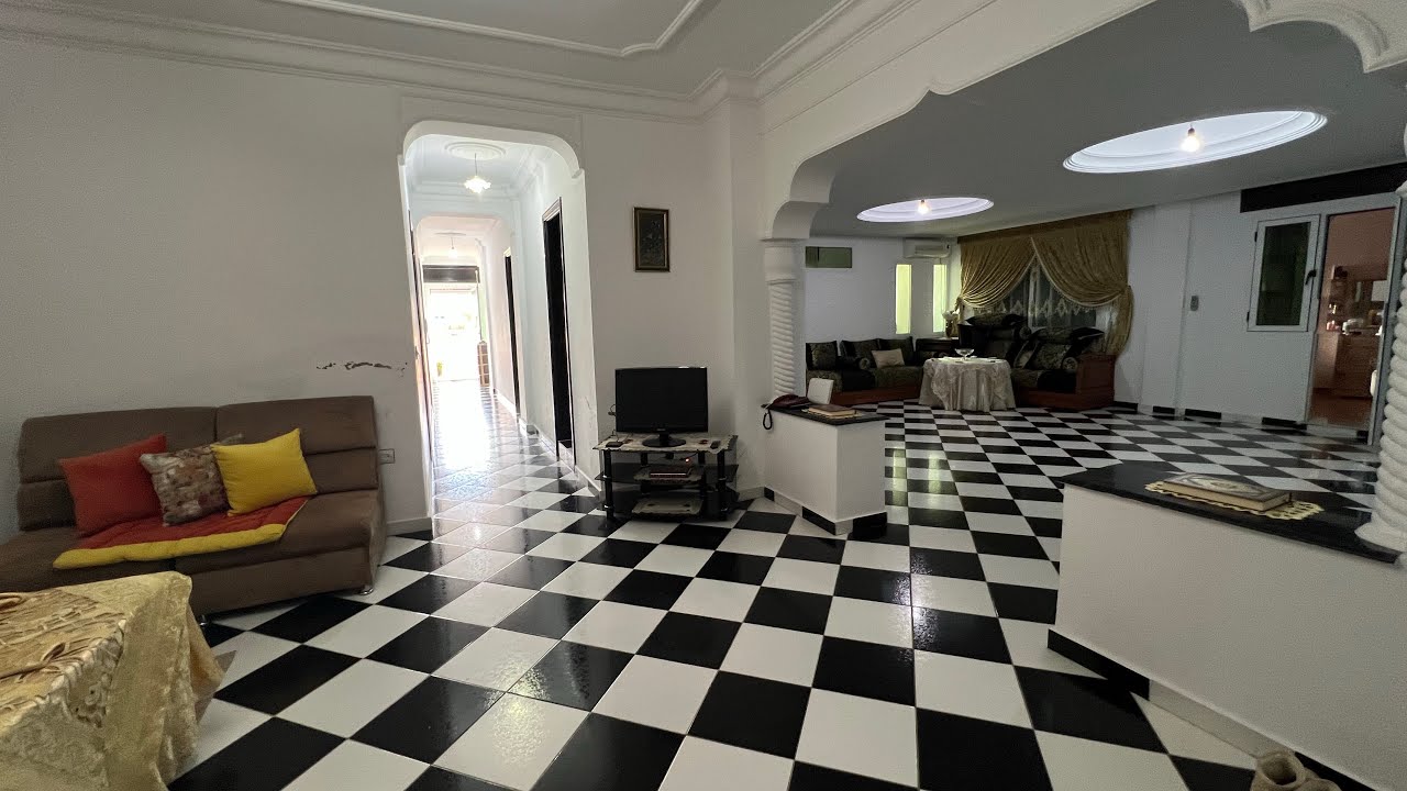 شقة محفظة همزة👌أحسن موقع الشارع جيش الملكي تطوان🕊️5000 دراهم متر مربع🔑طابق أول ☎️ 0608867361