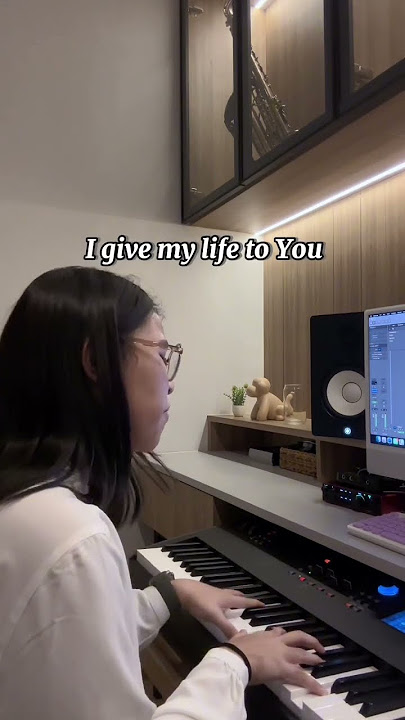 Alicia Calista - Humble Manger