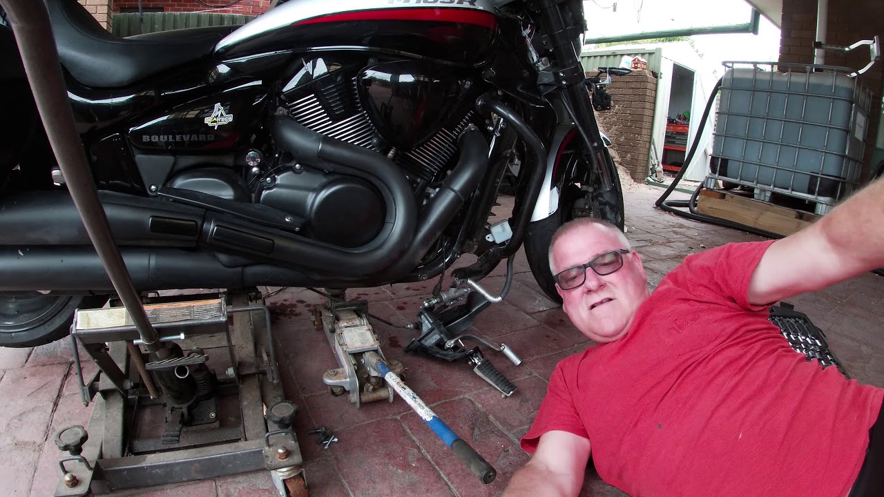 Замена опор двигателя Boulevard M109R