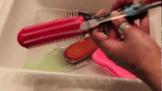 How to clean hair tools (combs, brushes) and accessories (clips,
headbands, elastic bands, combs, etc). it's very important eliminate
...