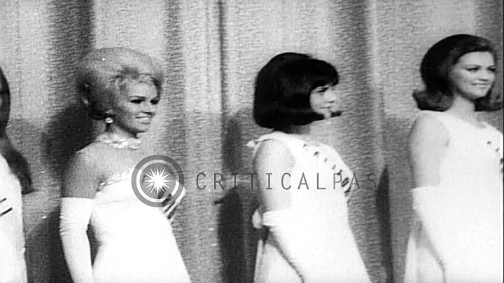 Winner Mirta Teresita Massa, Miss Argentine stands...