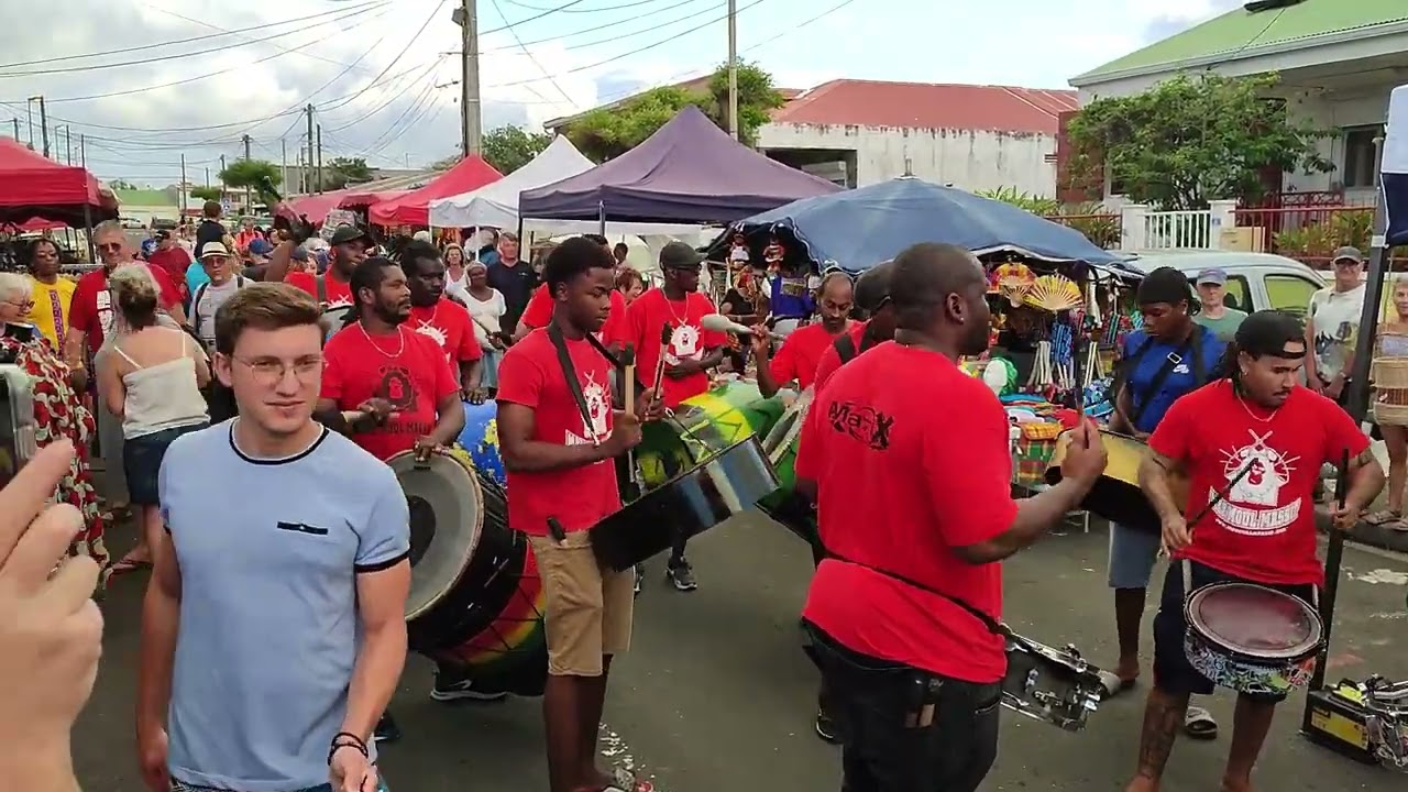 musiciens mas'moul massif, animation du marché le moule Guadeloupe