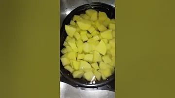 ¿Cuánto tiempo deben permanecer las patatas en agua para eliminar el almidón?