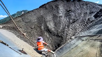 Barge unloading 4150 tons of phosphate rock - smooth flow - Vlog of work on the barge