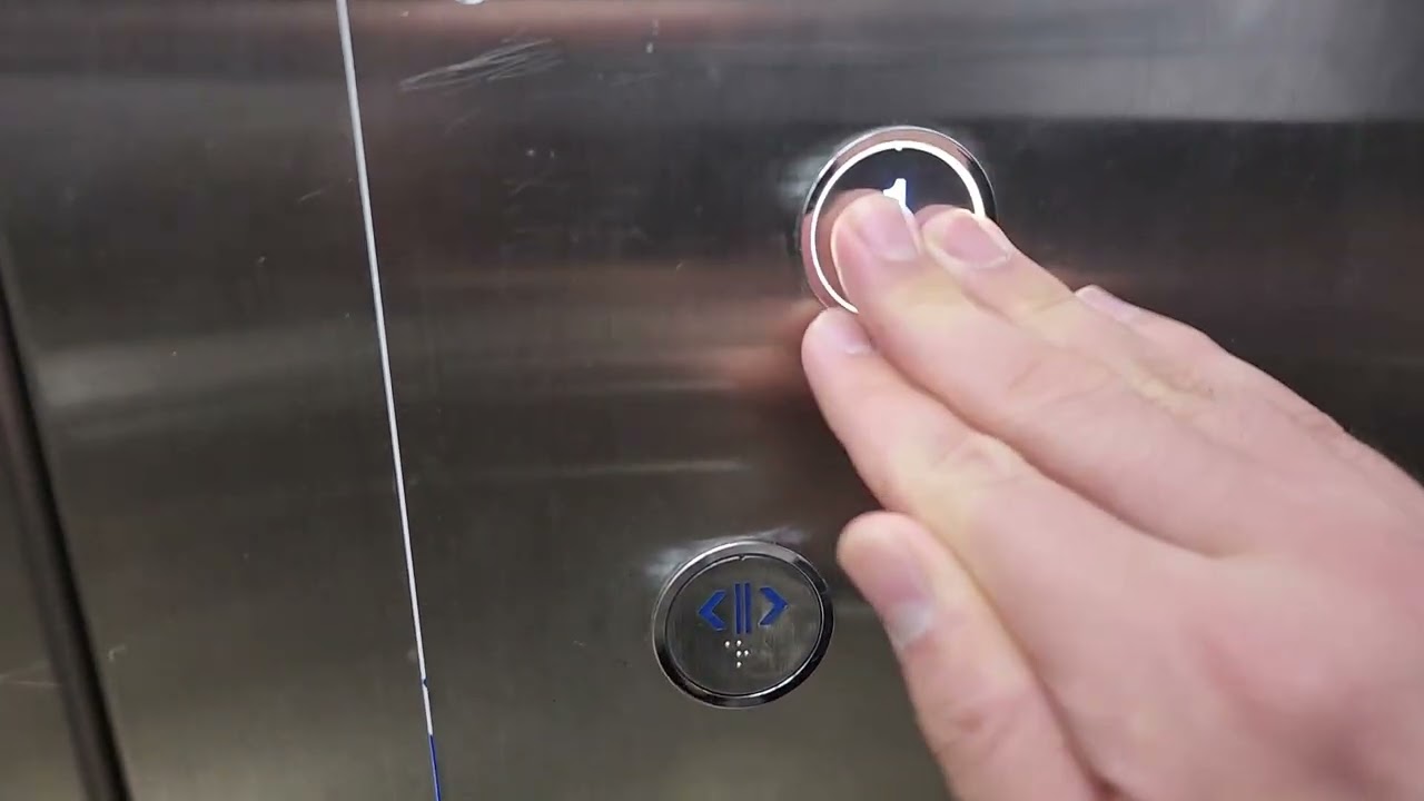 서울특별시 용산구 한강대로23길 55 (한강로3가) 한국철도공사서울본부용산역 2,3홈구간 KR승강기 대차 및 내부문짝 경고스티커, 층별안내도 부착후 탑사기