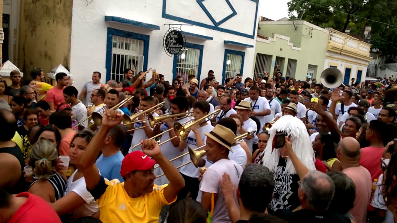 Arrastão em Olinda da Pitombeira com muito frevo .