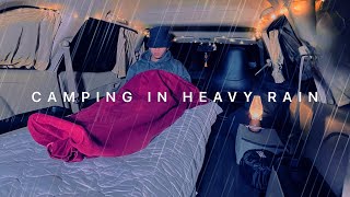 Berkemah sendirian di dalam mobil pada hari hujan sepanjang hari | santai dan nyaman