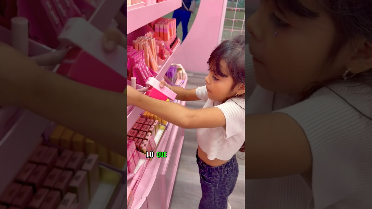 Marie tiene obsesión con el maquillaje ???? #shorts #video #youtubeshorts