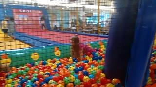 Brincando Com As Primas No Shopping