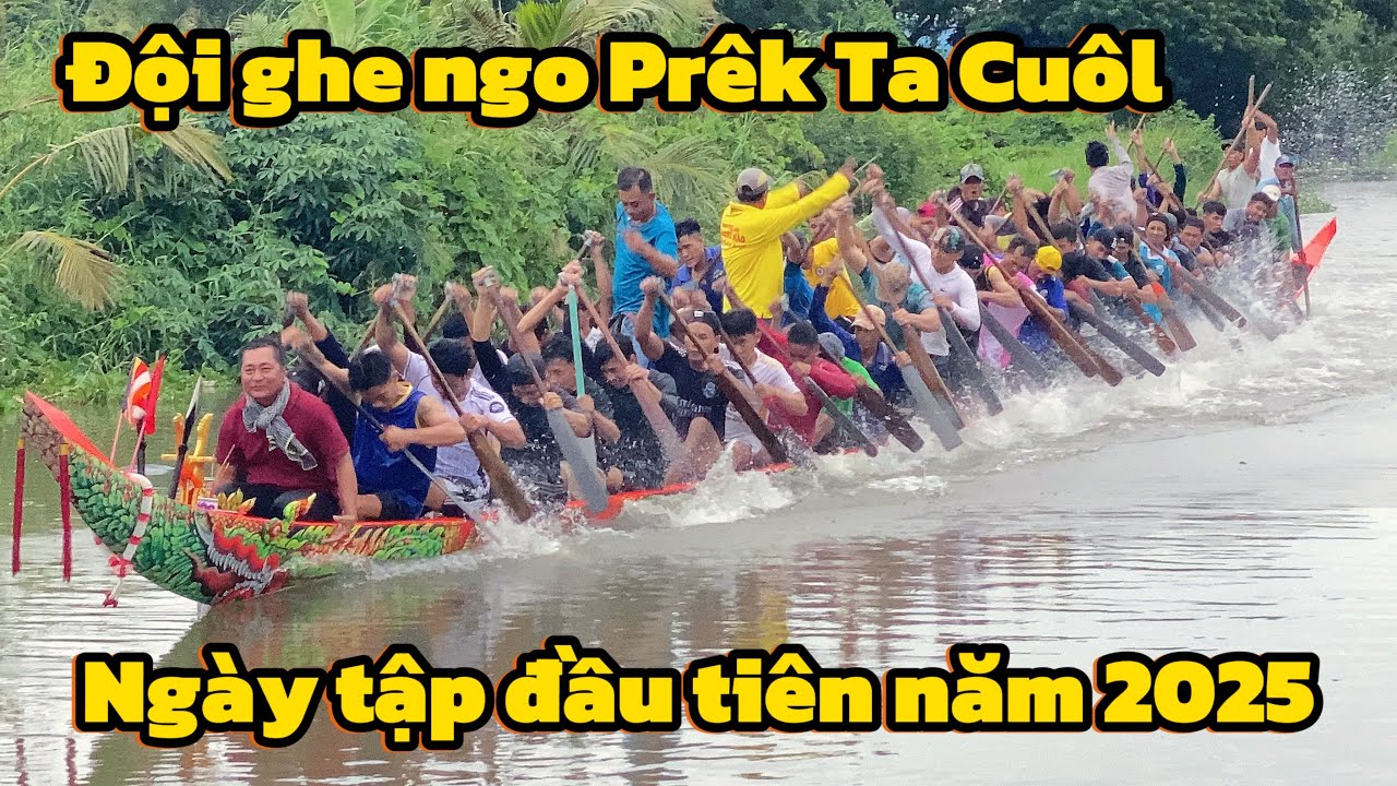 Buổi tập đầu tiên của đội ghe ngo Prêk Ta Cuôl (Trà Cuôn) để chuẩn bị thử ghe độc mộc