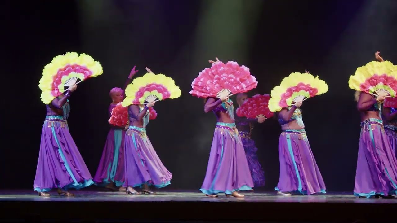 Raida tantsustuudio - showtants lehvikutega