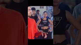 Farah Khan's Unseen Dance Rehearsal With Her Students - Aisa Pehli Baar Hua Hai 17-18 Saalon Mein...
