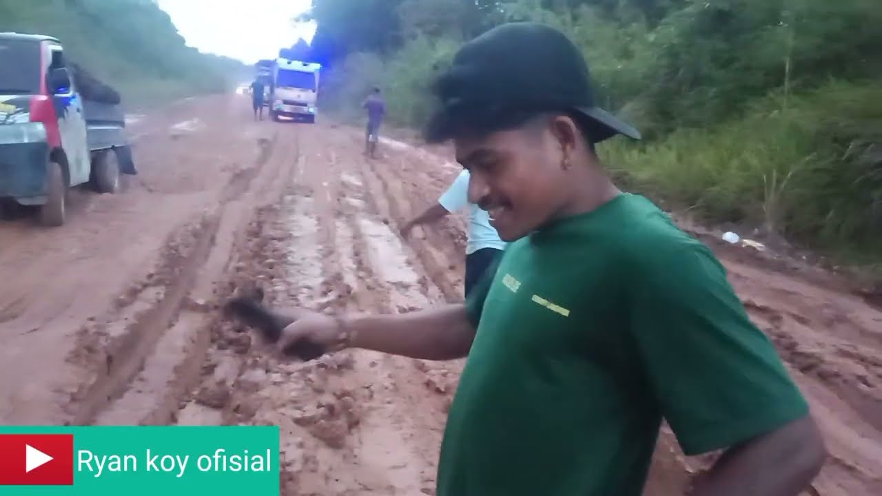 Muatan full jalan jelek hampir bermalam