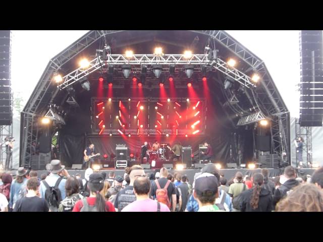 Cowards - Beyond My Hands (live at Hellfest 2016) class=