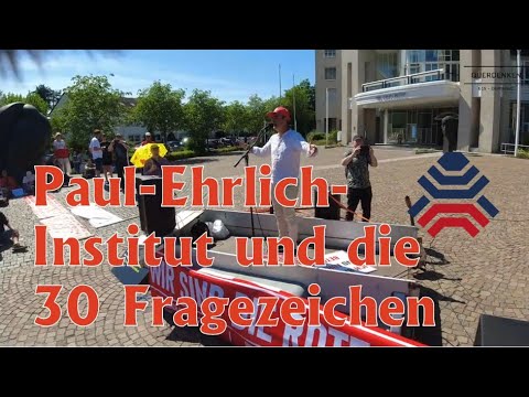Christian aus Darmstadt mit 30 Fragen vor dem Paul-Ehrlich-Institut in Langen am 14.06.2022