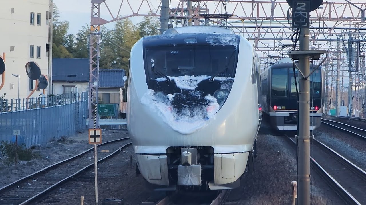 雪を土産に入庫する683系しらさぎ編成