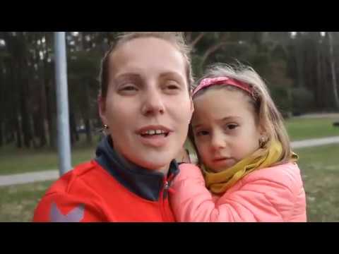 Video: Nuo Futbolo Iki Akių Lašų: Dviejų Vaikų Mama Pasakoja, Kaip Išlikti Jauna Ir Seksuali Būdama 50-ies