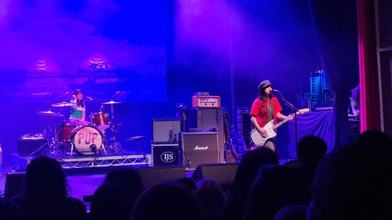 在 YouTube 上觀看「Teenage Joans - Ruby Doomsday (Live)」 在 YouTube 上觀看「Teenage Joans - Ruby Doomsday (Live)」