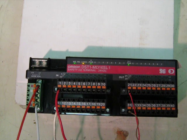 OMRON DST1-MD16SL-1 Safety I / O terminal 動作確認 - YouTube