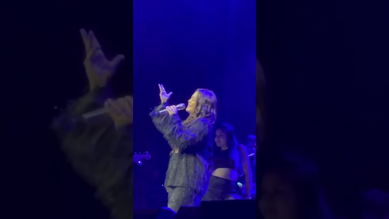THROWBACK: Neha Kakkar Performs Dilbar LIVE in Bay Area