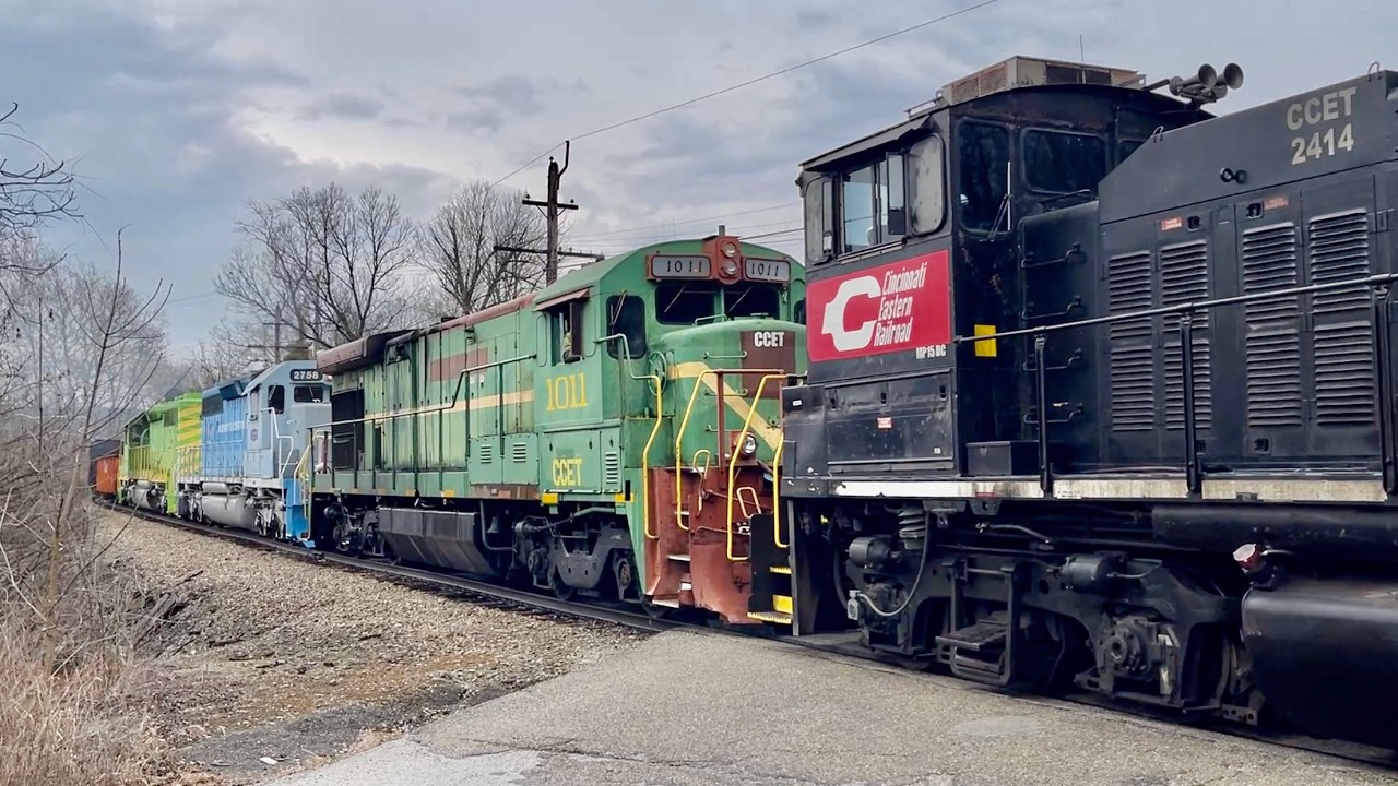 Train With 4 Locomotives Stalls On Hill With Wet Rail!   Tries A 2nd Run With Faster Speed & Power