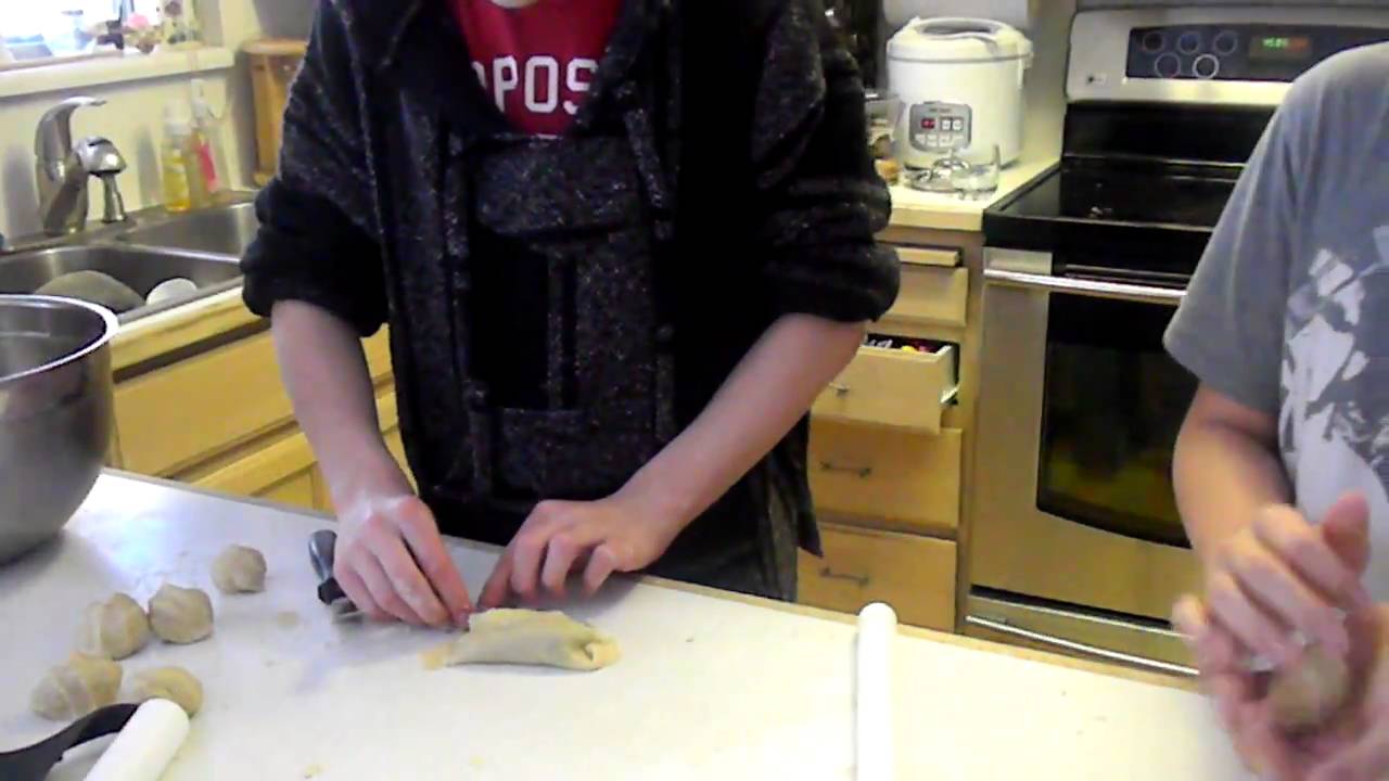 Presentation Empanada rolling - YouTube