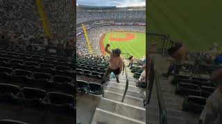 TARPS OFF IN SEATTLE😂