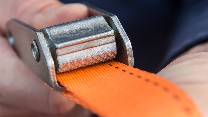 Cómo usar correctamente una cinta con tensor de trinquete o carraca. How to  use a Ratchet Strap DIY 