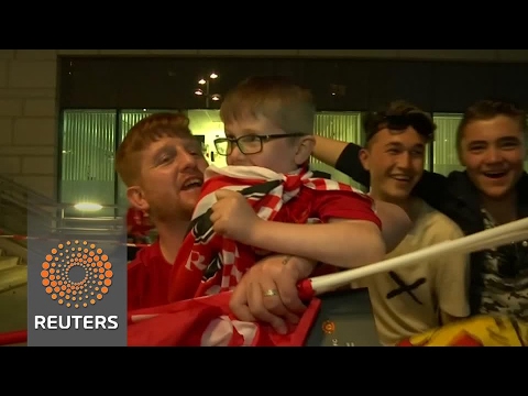 Manchester United fans celebrate Europa League win - Manchester United fans celebrate Europa League win