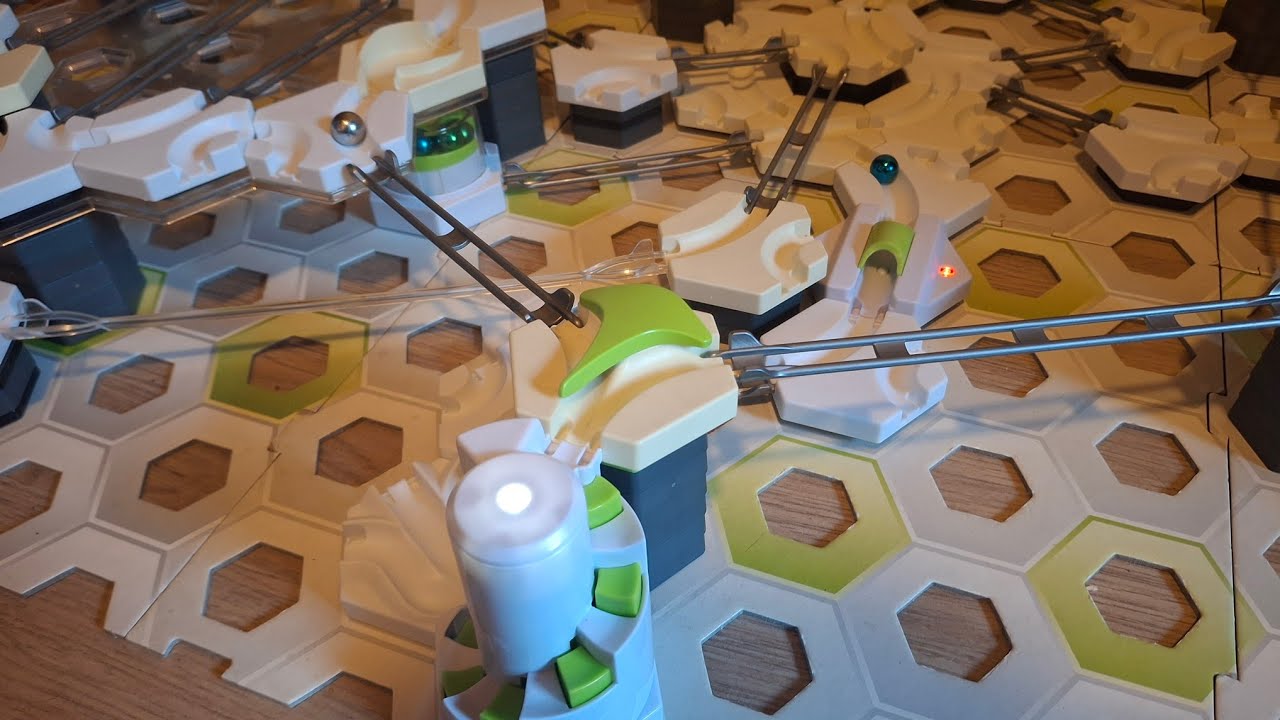 This GraviTrax Track Automatically Refills the Dome Starter!