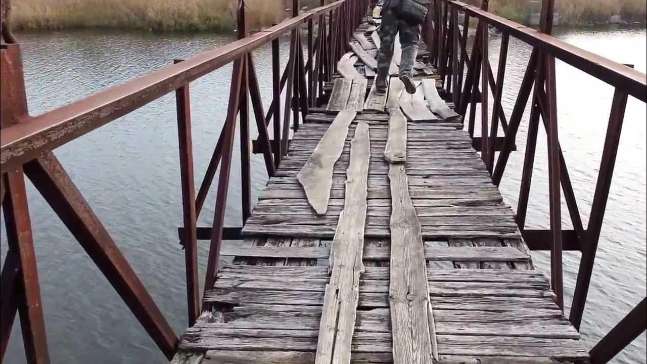 Рыбачим с моста