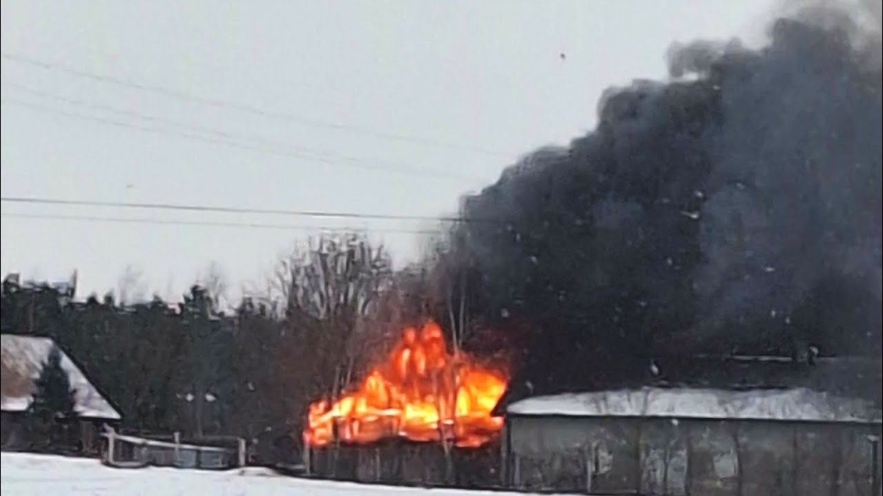 Alarmowo jednostki OSP gminy Kosów Lacki, JRG Sokołów Podlaski do pożaru stodoły.