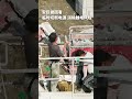 惊险一幕！登高作业车碰高压线致两人被困半空，消防员迅速营救。#熱門 #中国