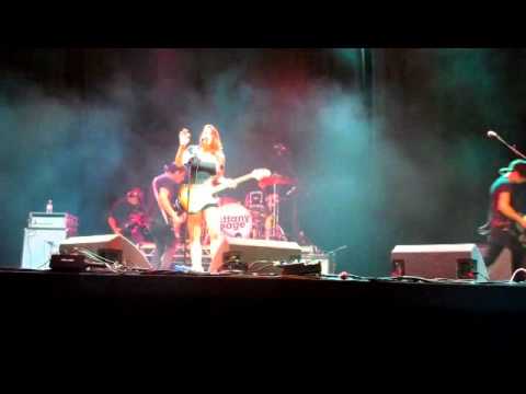 Tiffany Page performs 'rude boy' live at V festival