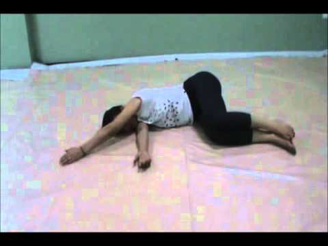 Vídeo: O Alongamento Do Dorminhoco Para Rotação Do Ombro E Alívio Da Dor