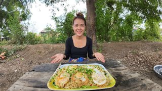 Delicious duck egg noodles