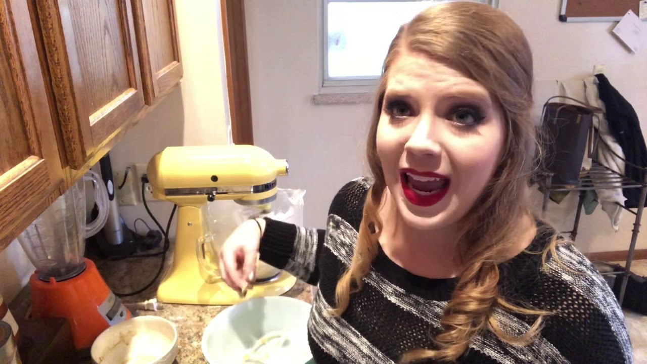 IM BACK! | HOLIDAY DINNER ROLLS. | - YouTube