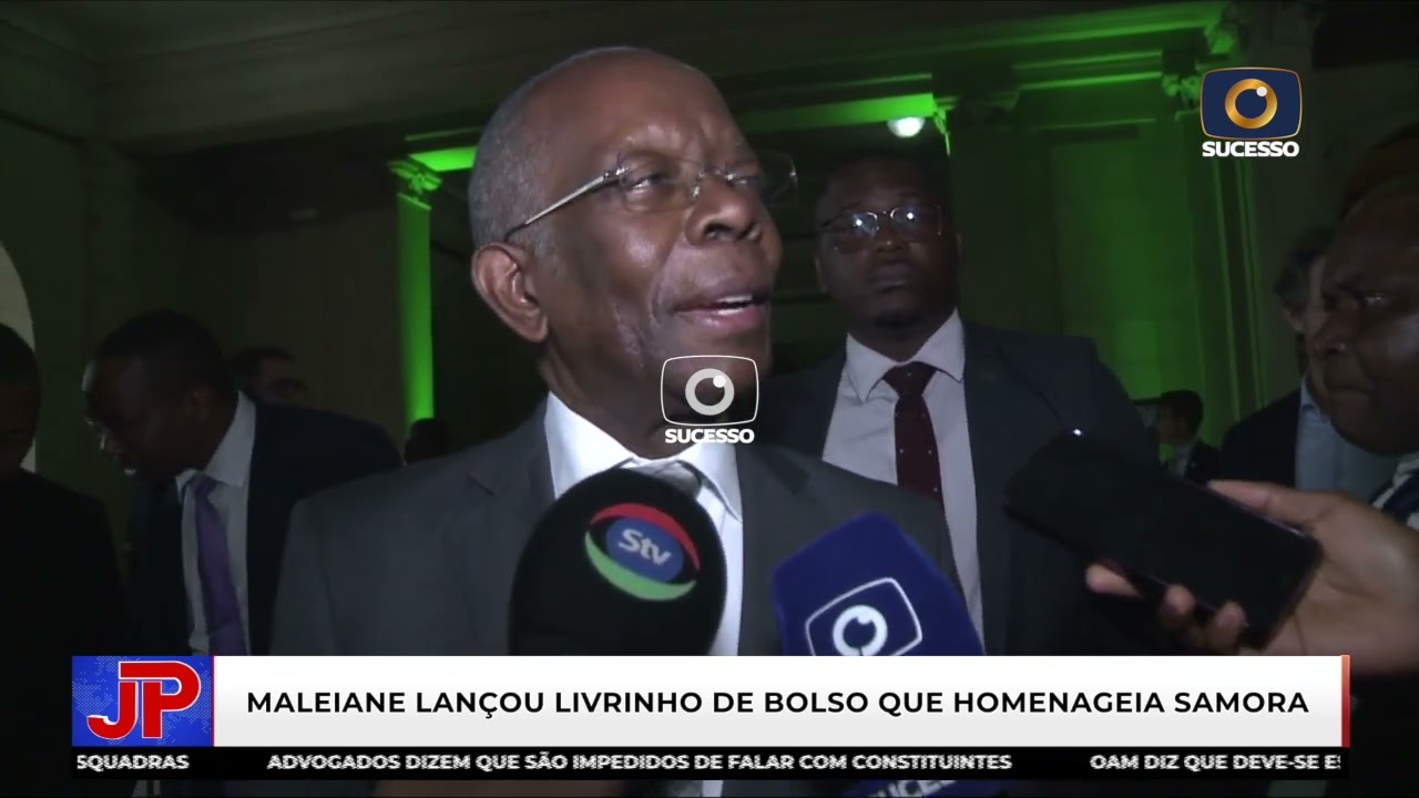 ADRIANO MALEINE HOMENAGEA SAMORA MACHEL COM LIVRINHO DO BOLSO